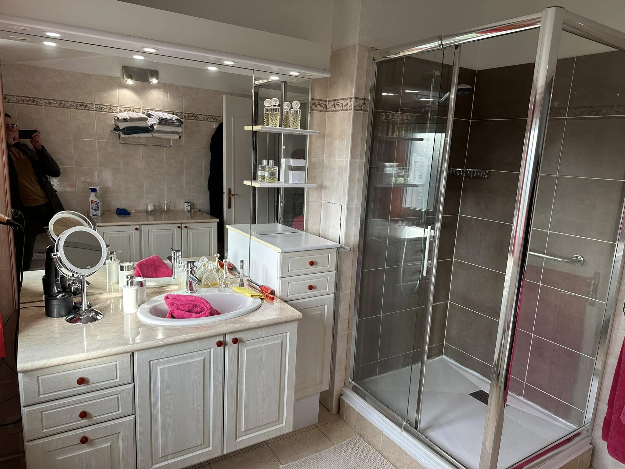 Rénovation complète d’une salle de bain, photographie 1